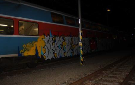 Posprejované vagony v Berouně