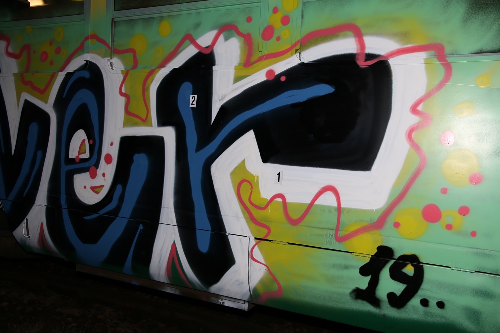 Posprejovaný vlak v Mladějově ze dne 23. 05. 2019