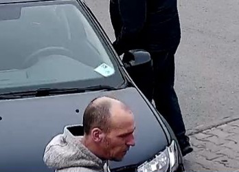 Poznáváte muže?