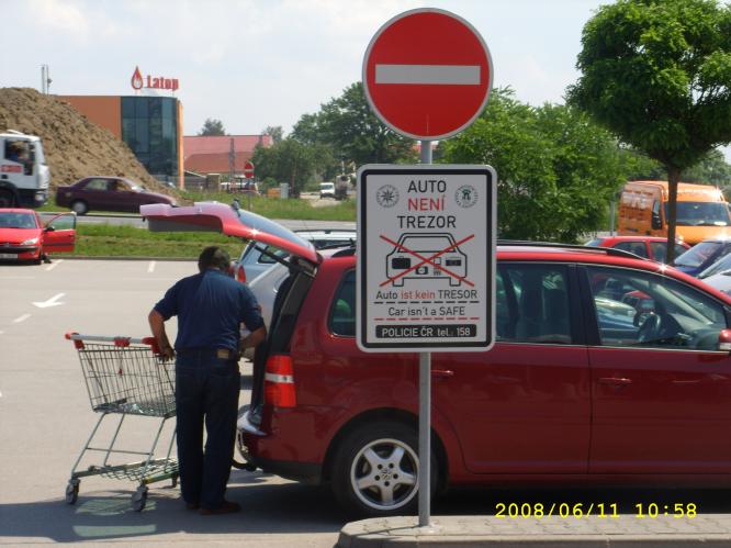 Pozor na zloděje na parkovištích před OD