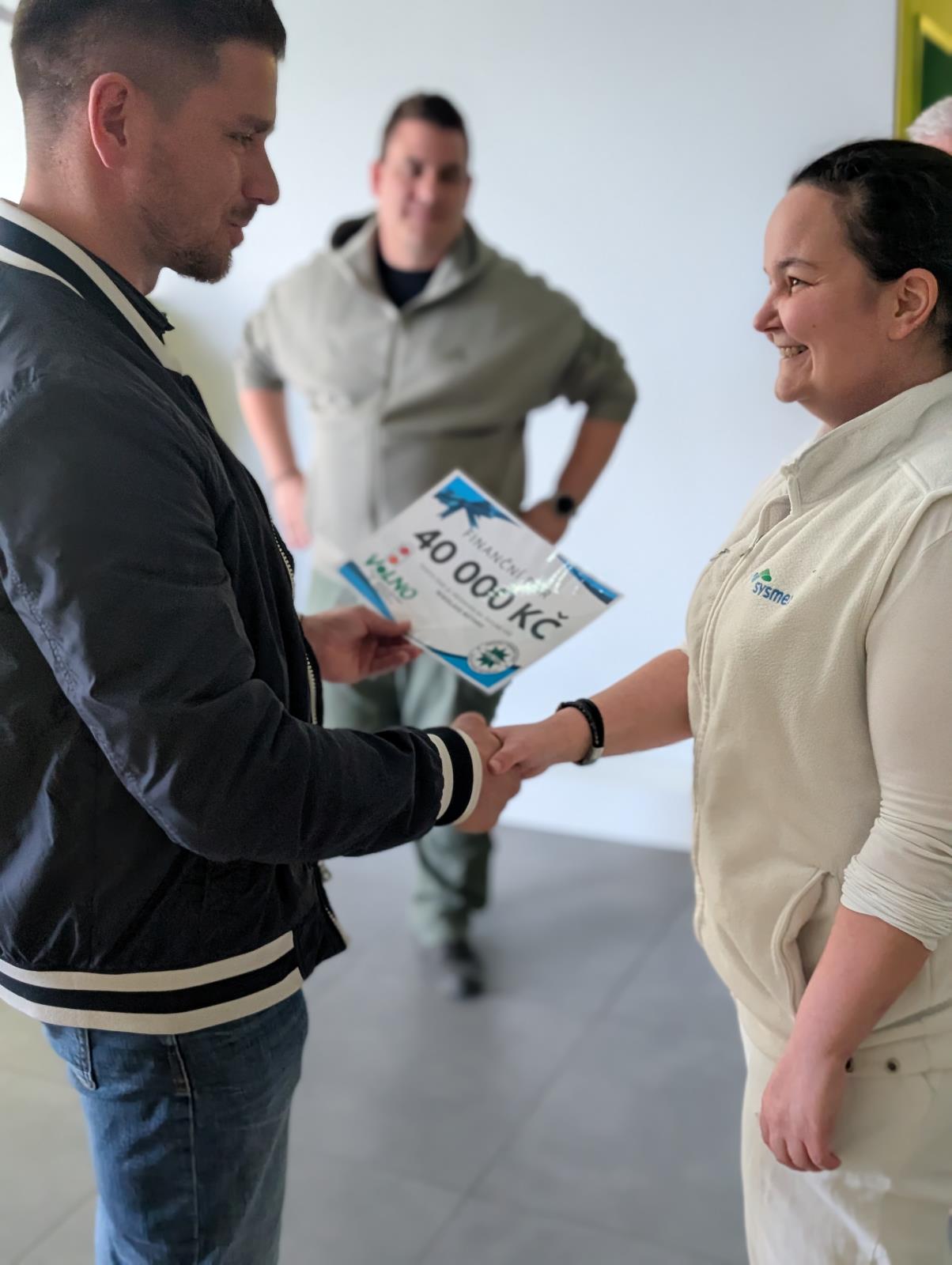 Předání daru (1).jpg