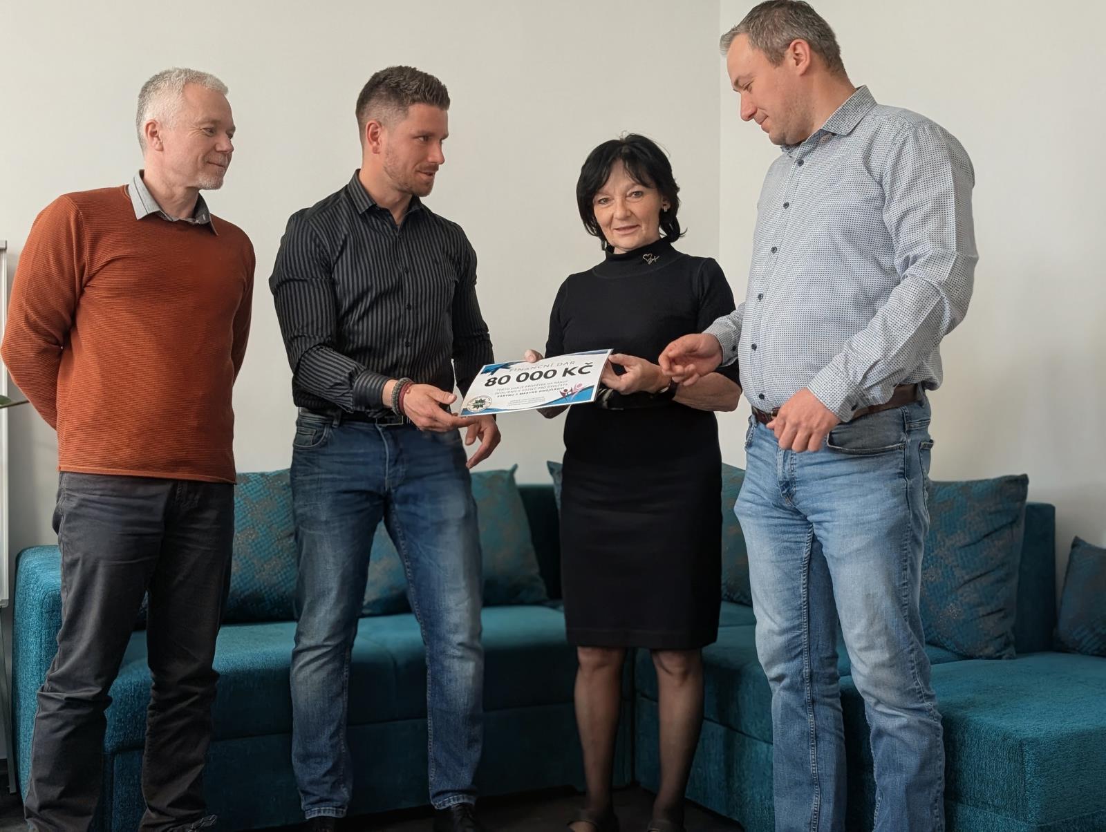 Předání daru (5).jpg