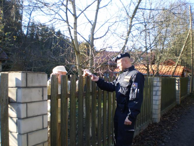 Předání informací a letáku majiteli chaty