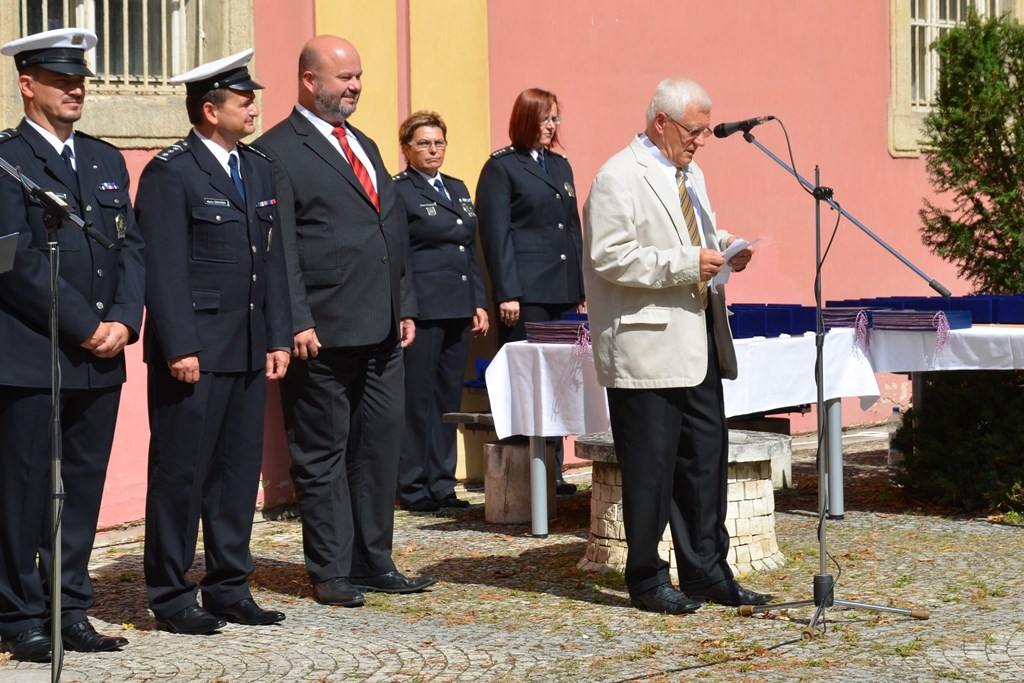 Předání praporu 07.jpg