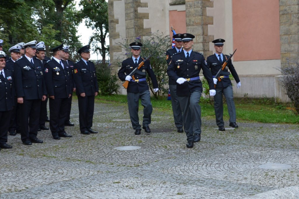 Předání praporu 08.jpg