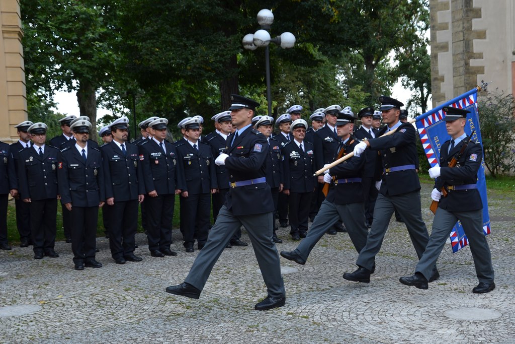 Předání praporu 10.jpg