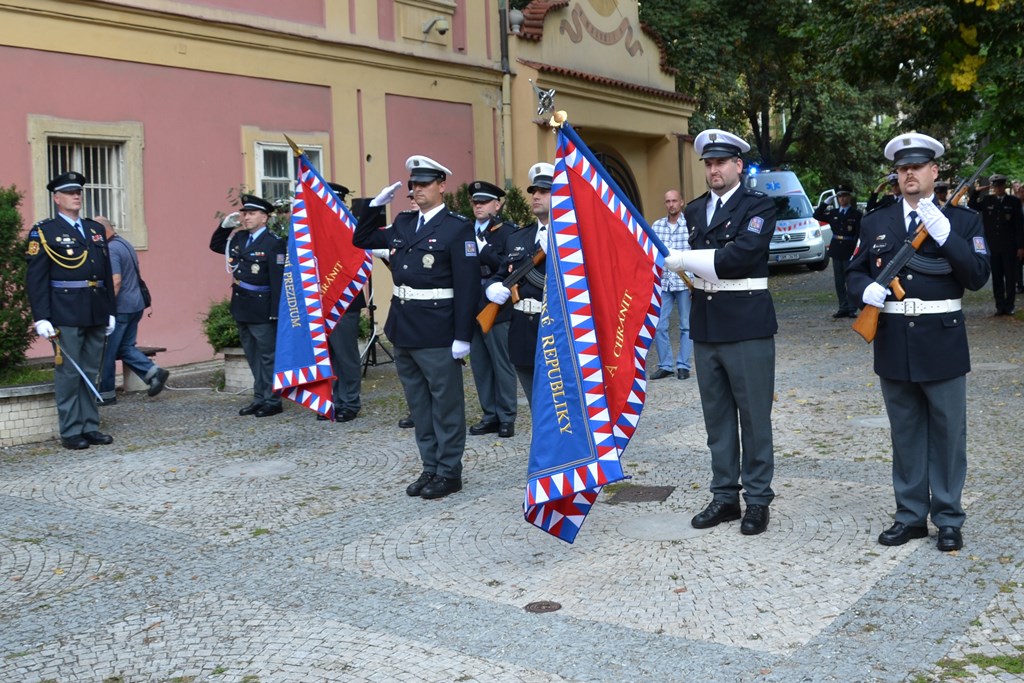 Předání praporu 19.jpg