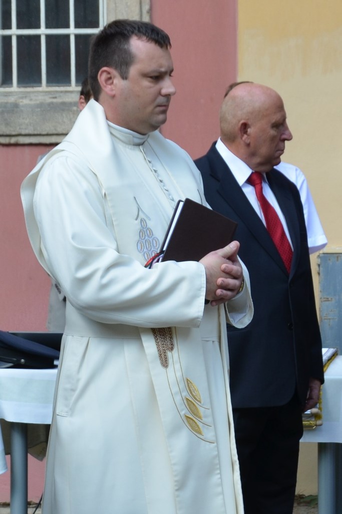 Předání praporu 24.jpg