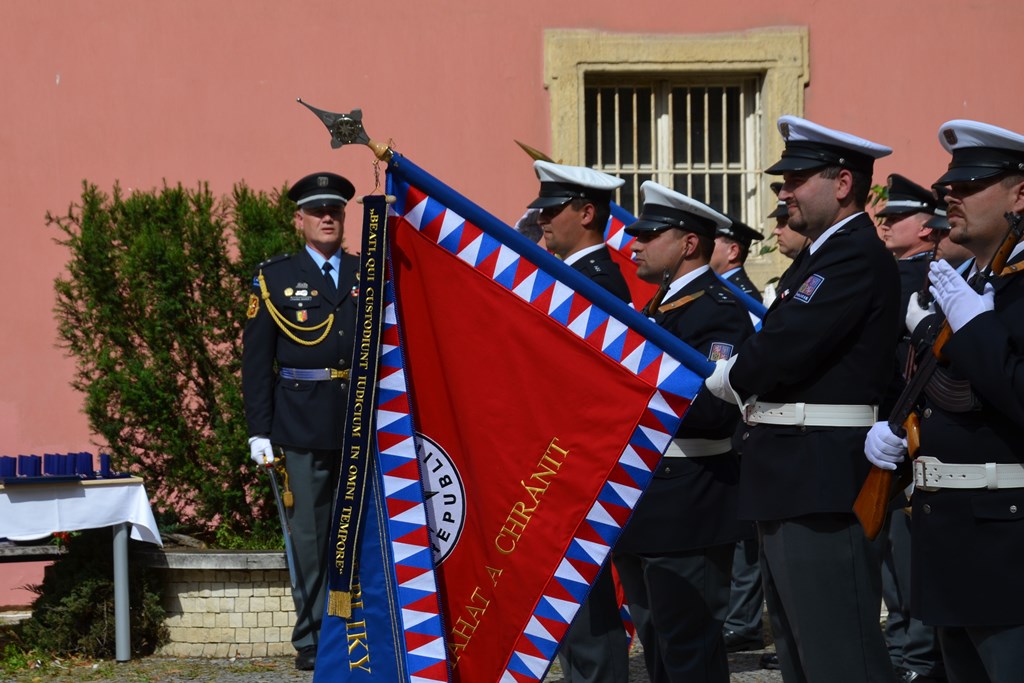 Předání praporu 36.jpg