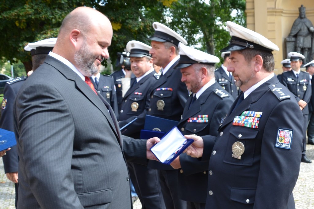 Předání praporu 55.jpg