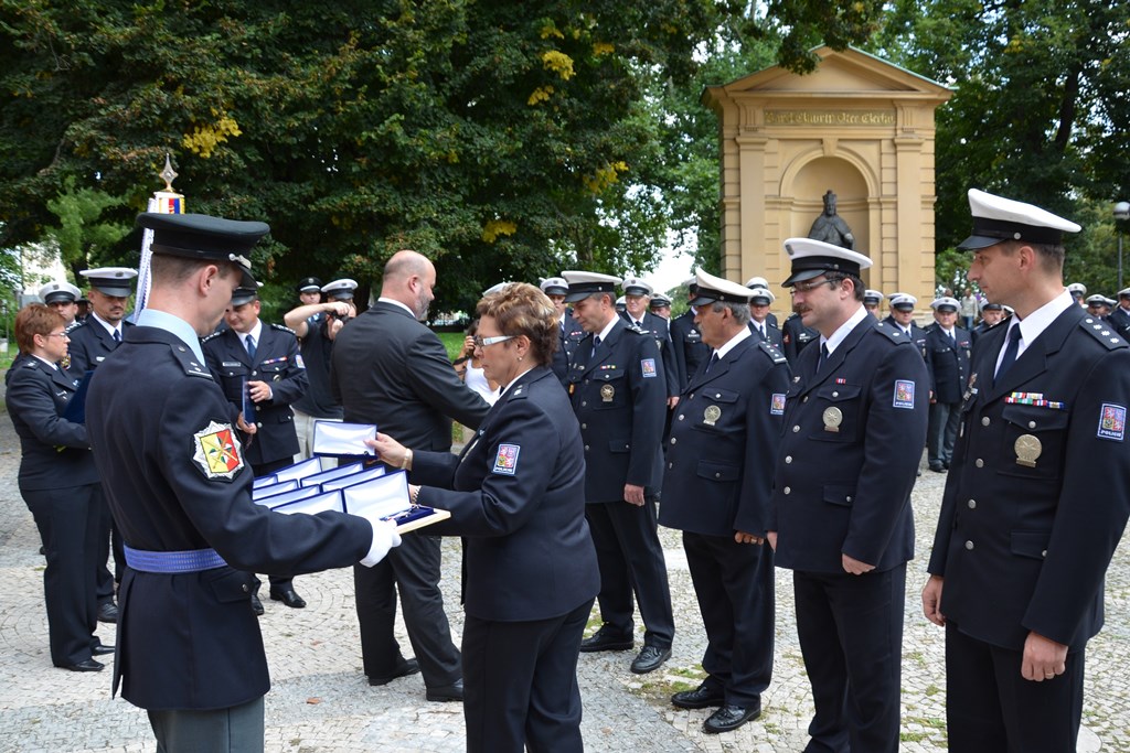 Předání praporu 78.jpg