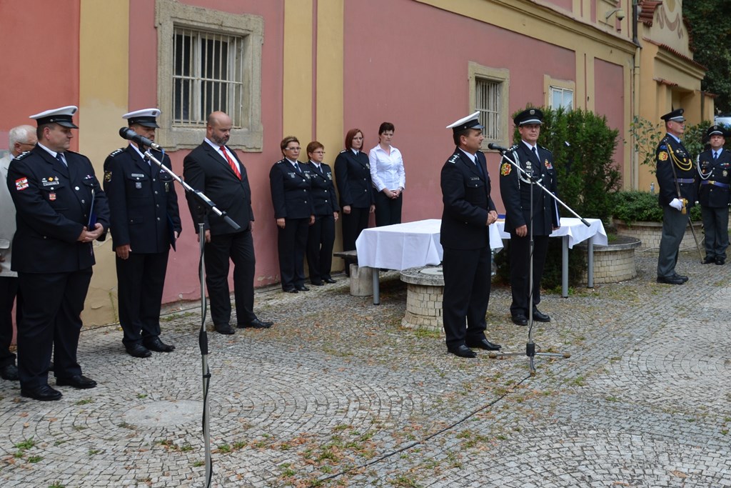 Předání praporu 93.jpg