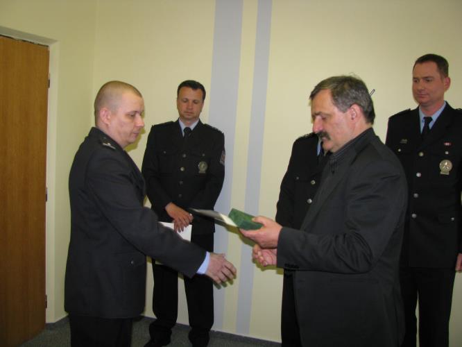 Předávání medaile "Za statečnost"