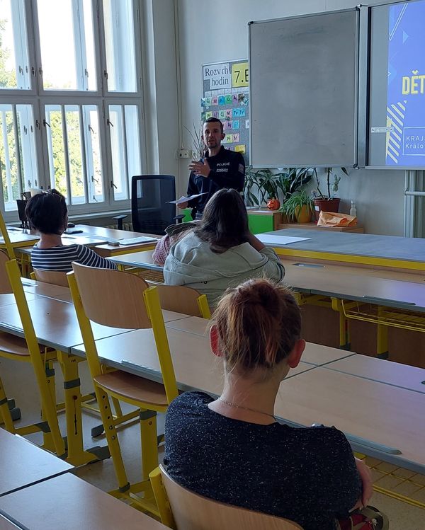 Přednáška rodičům k bezpečnosti žáků na internetu 18.9.2025 v Jaroměři