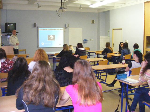 Přednášky pro studenty a učně 2.JPG