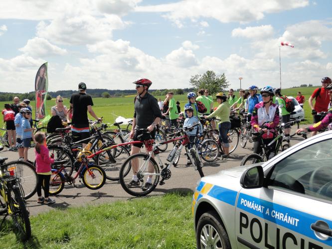 Přes kopec na Hradec- zahájení cyklistické sezóny.JPG