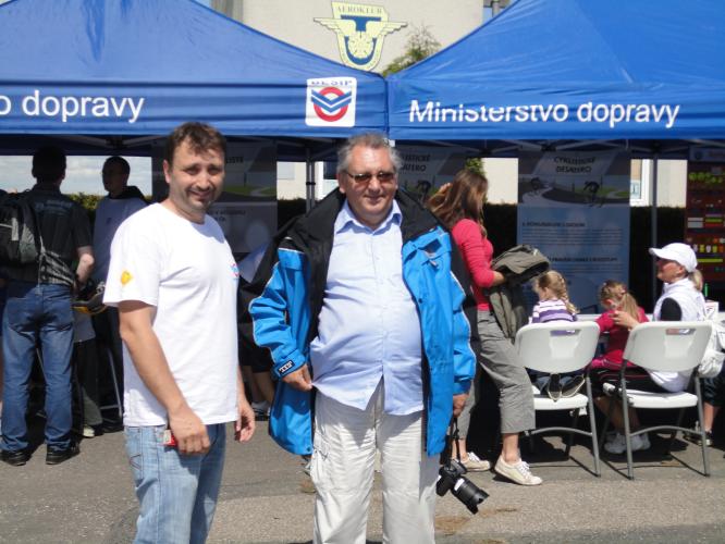 Přes kopec na Hradec- zahájení cyklistické sezóny.JPG