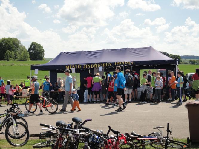 Přes kopec na Hradec- zahájení cyklistické sezóny.JPG