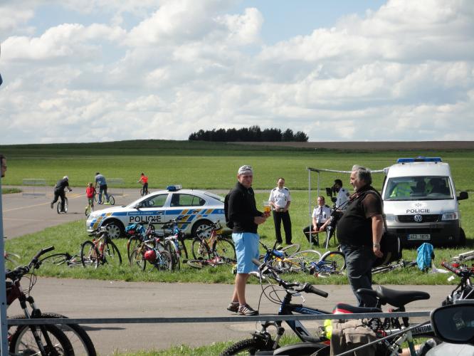 Přes kopec na Hradec- zahájení cyklistické sezóny.JPG