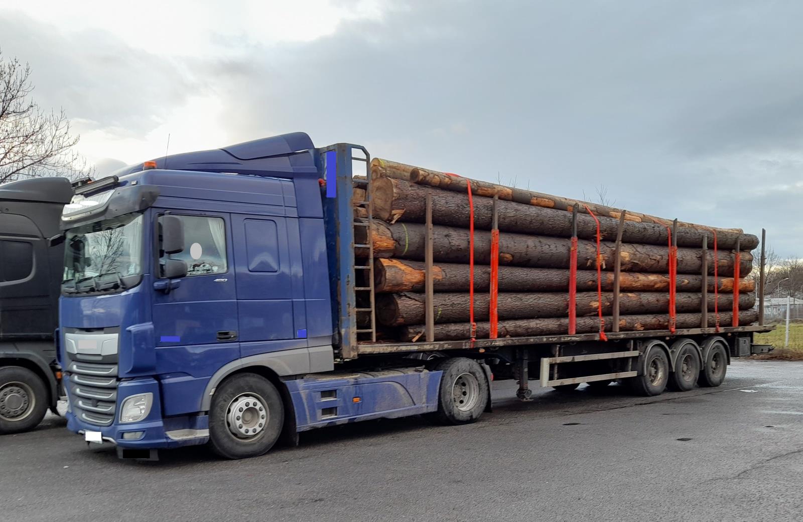 Přetížený kamion.jpg