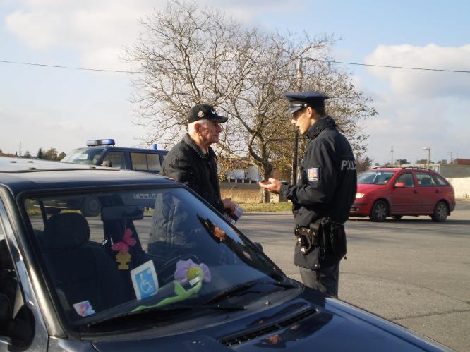 Preventivní seznámení občana před hřbitovem v Buštěhradě 