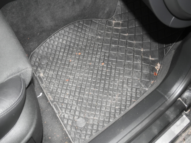 Při výměně pneumatiky přišel o peníze