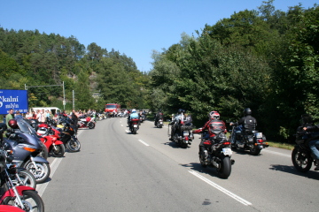 Prijezd motorek 2.jpg