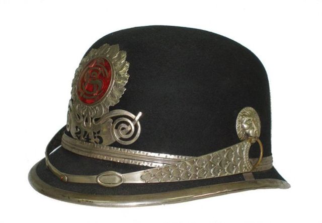 Přilba policejního gážisty bez hodnostní třídy zařazeného na st. pol. úřadě 1920-1931