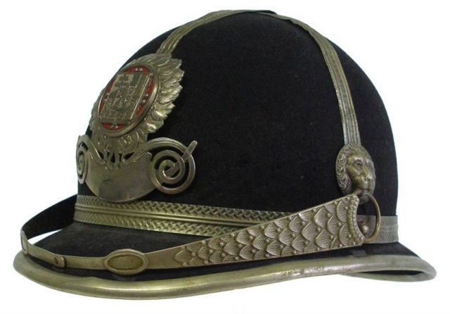 Přilba policejního gážisty bez hodnostní třídy zařazeného na st. pol. úřadě 1931-1938