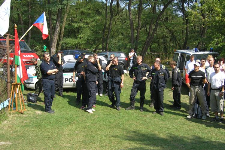 Příprava na nástup před zahájením závodu