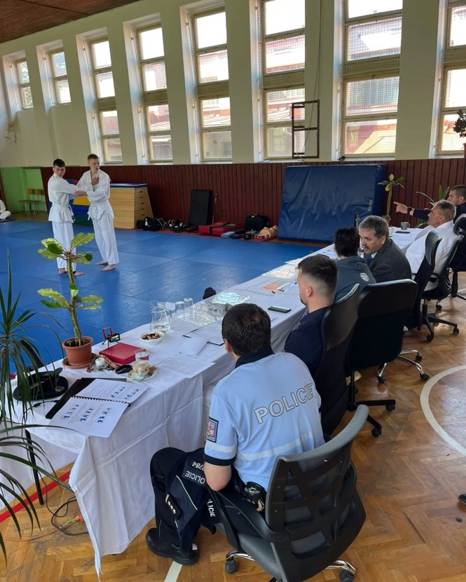 Přítomnost policejního ambasadora u maturit - BPA.jpg