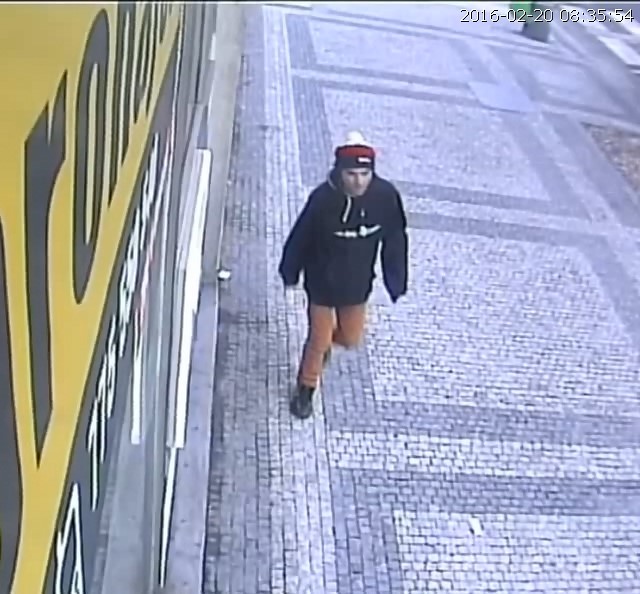 Průchod podezřelého.mp4_snapshot_00.08_[2016.08.02_08.00.41].jpg