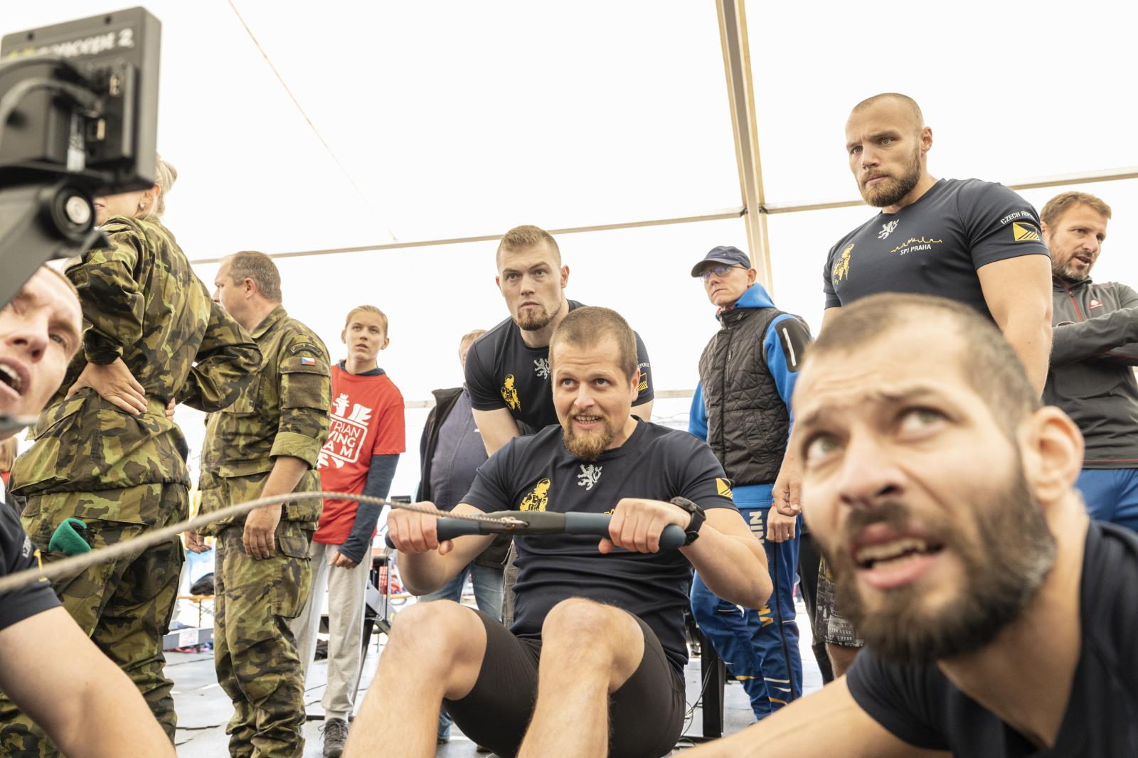 Regata IZS Česko vesluje