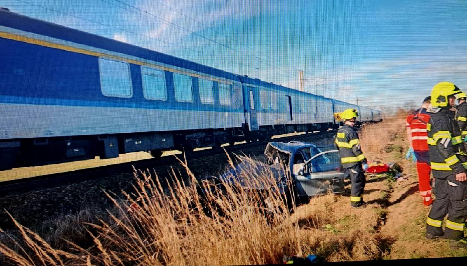 Řidič vozidla bohužel na místě zemřel.
