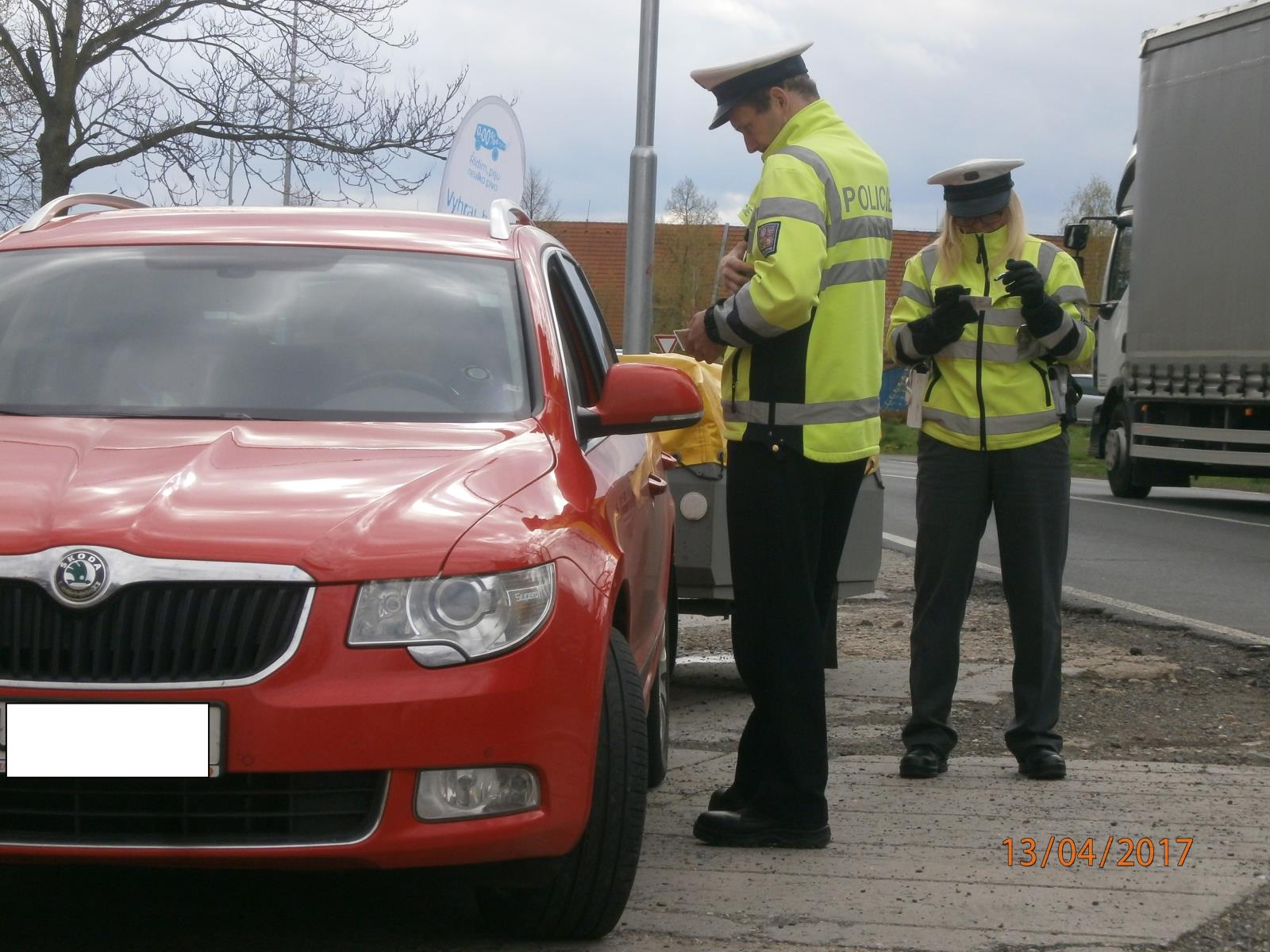 Řídím,  piju nealko pivo