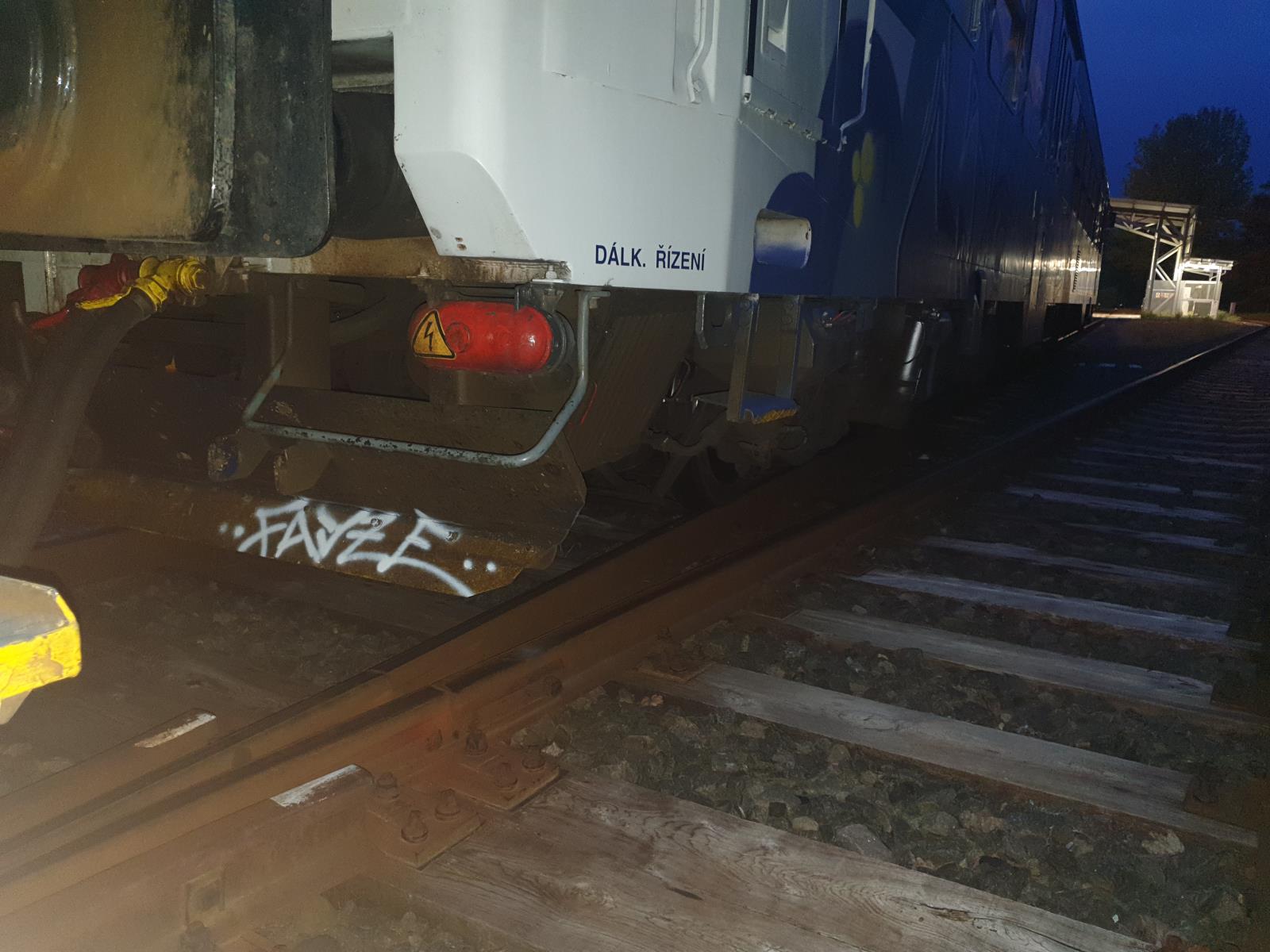 Roškopov – Stará Paka - posprejovaná vlaková souprava