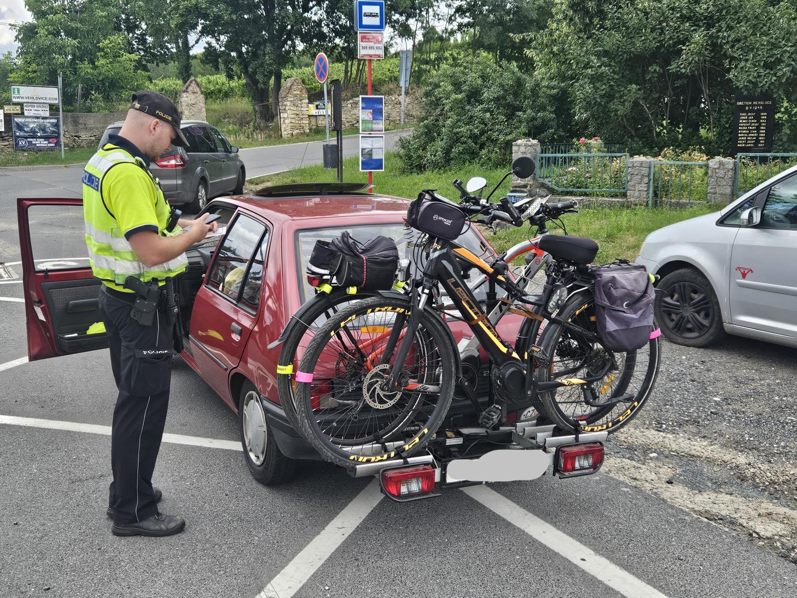 Ruce na volant - ilustr.foto