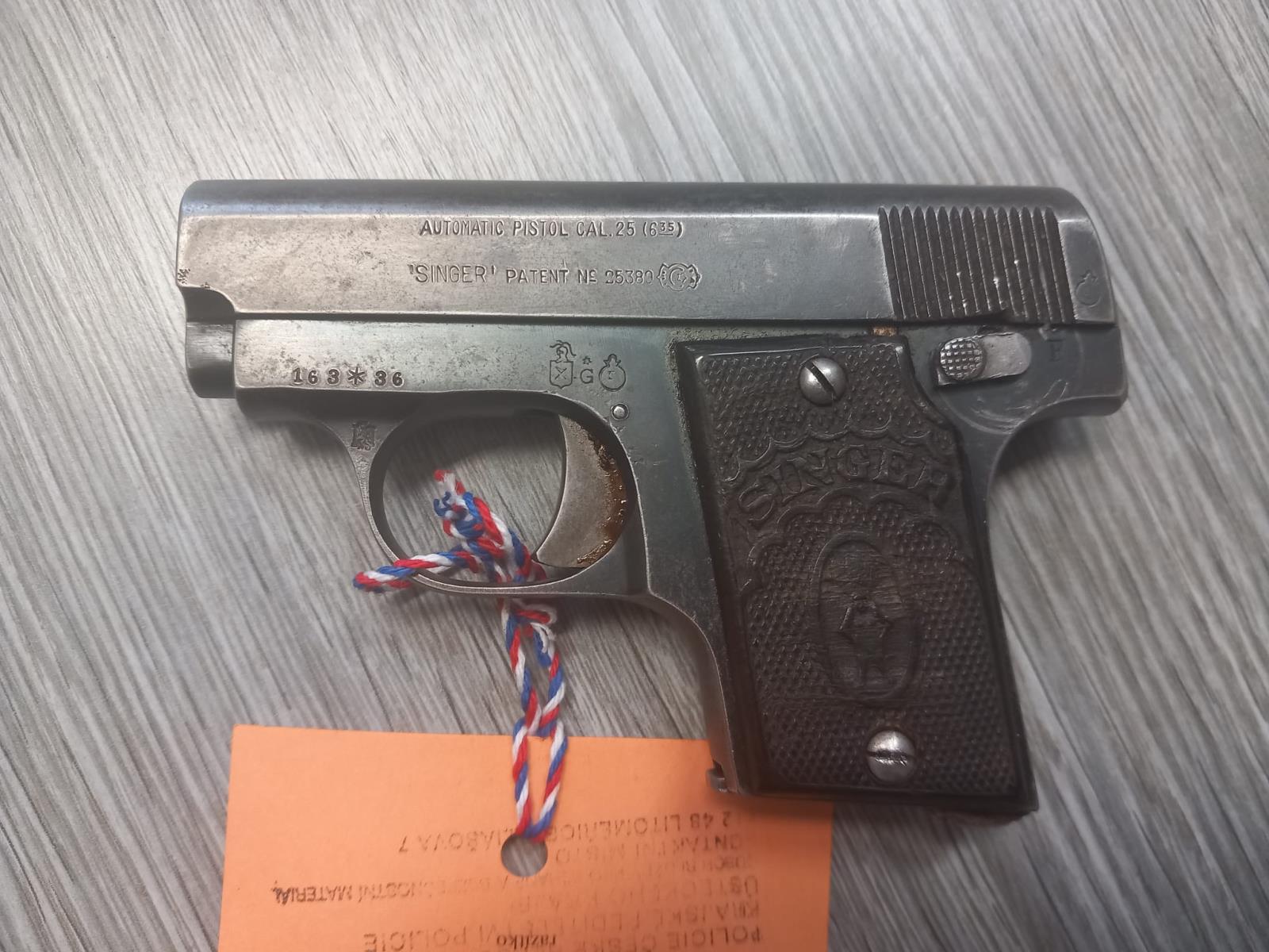 Samonabíjecí pistole SINGER