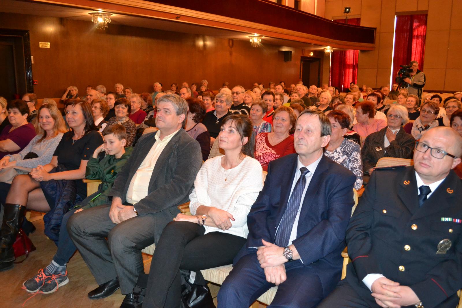 Seniorské divadlo v J.Hradci