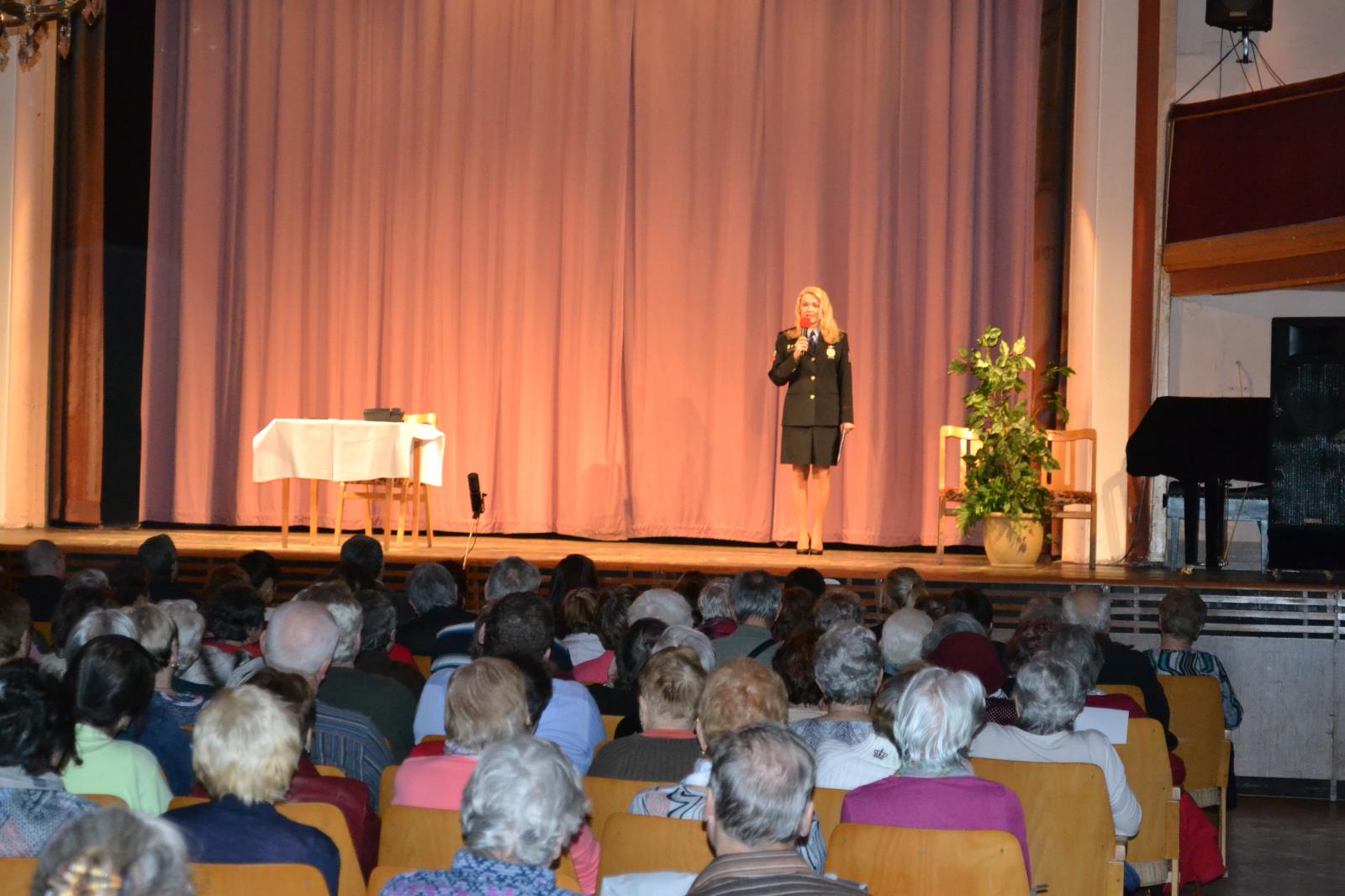 Seniorské divadlo v J.Hradci