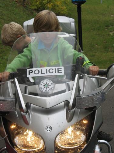 Školáci mezi policisty