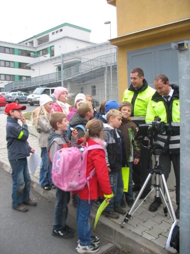 Školáci mezi policisty
