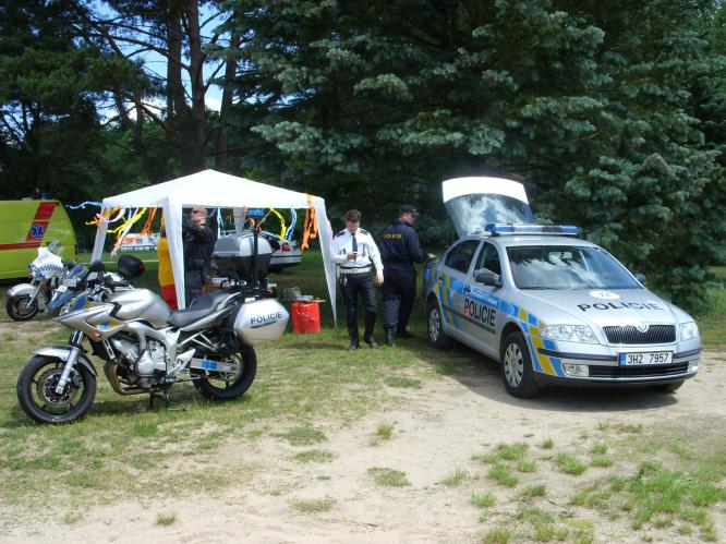 Služební vozidlo a motocykl