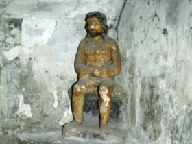 Socha sedící Kristus