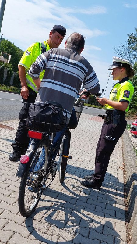 Součinnost dopravních policistů při akci - 17.8.2023 - Náchod