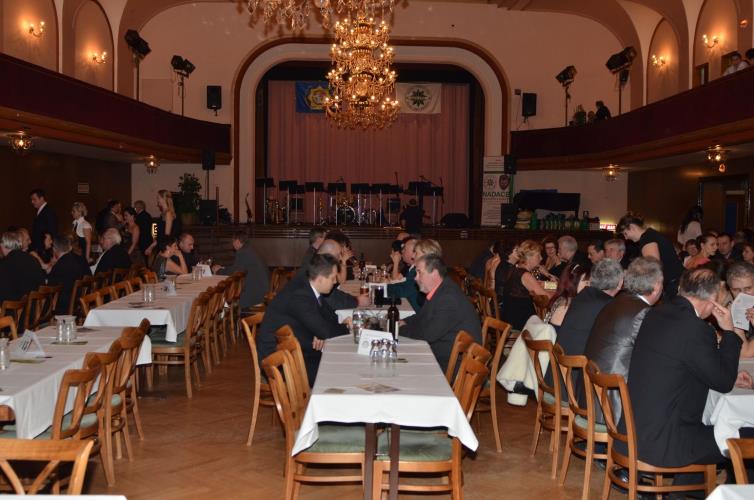 Společenský večer policie pořádali  již tradičně organizace IPA a NOS z J.Hradce