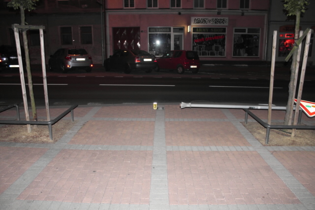 Sražená dopr. značka.jpg