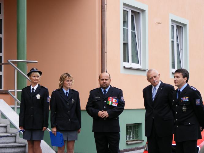 Strakonický policejní ředitel představuje budovu hejtmanovi kraje a policejnímu prezidentovi