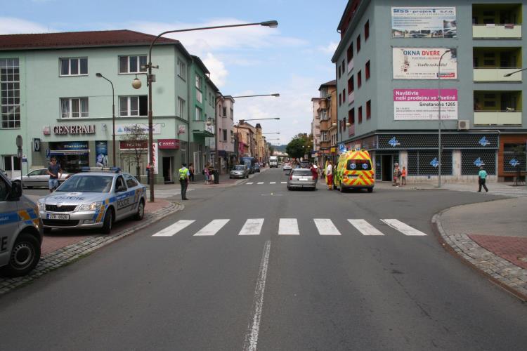 Střet chodkyně s osobním vozidlem ve VS