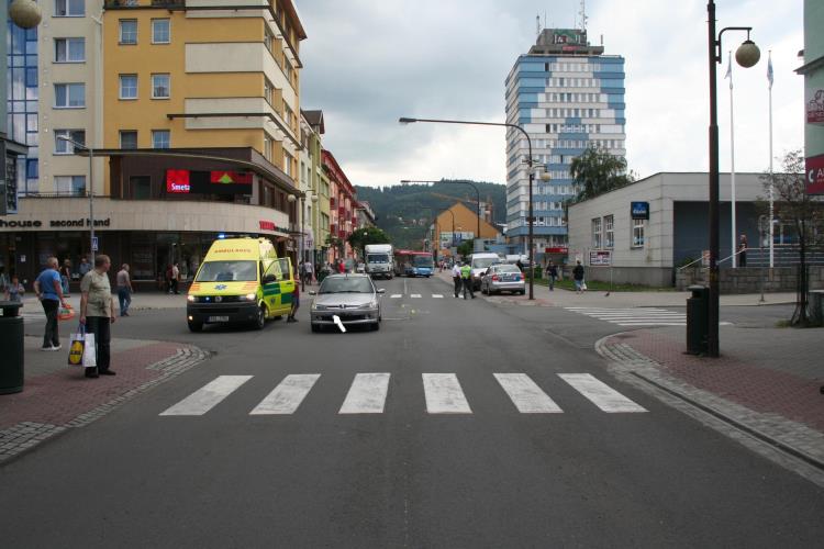 Střet chodkyně s osobním vozidlem ve VS